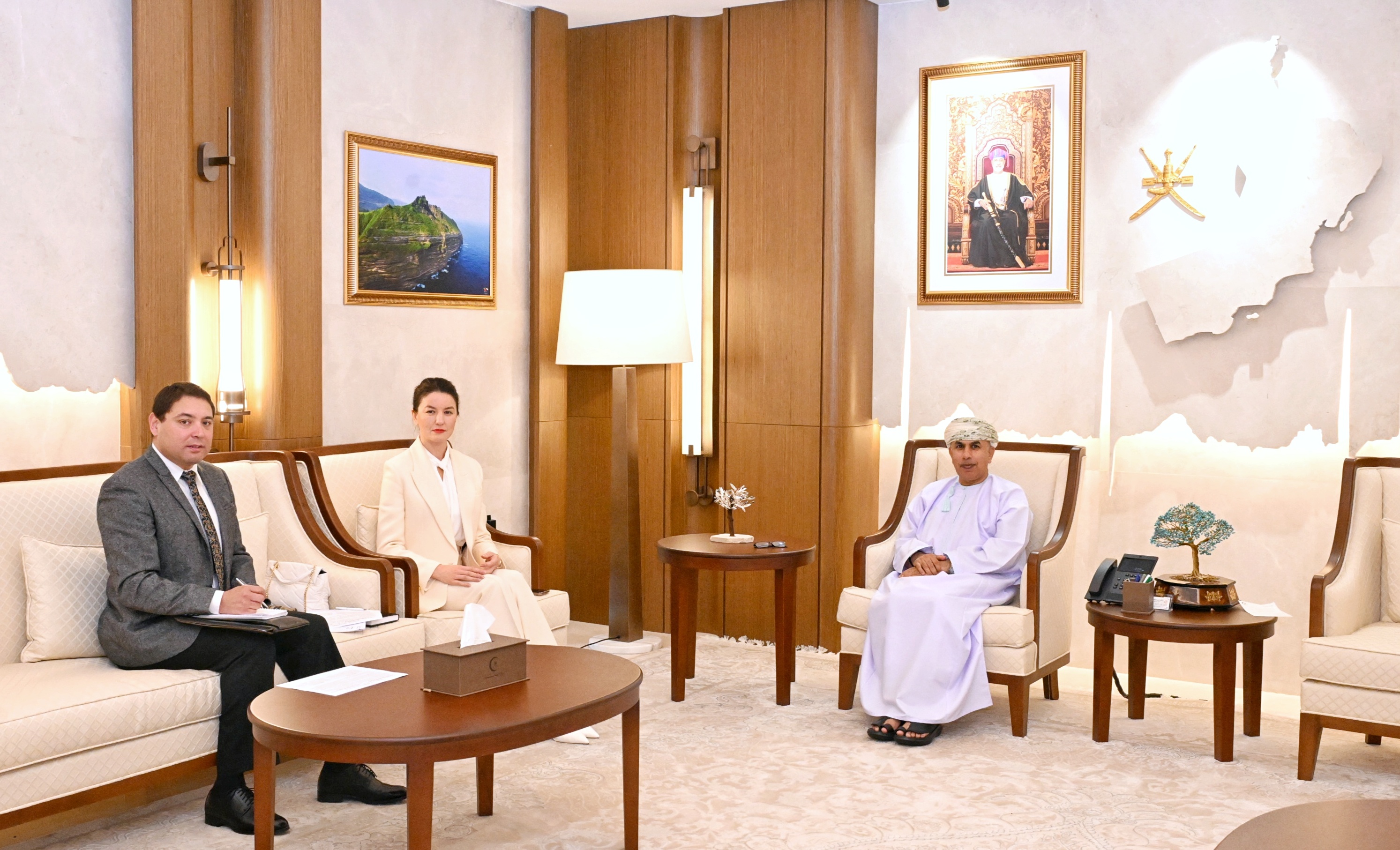 وزيرالصحة يستقبل سفيرة أوكرانيا المعتمدة لدى سلطنة عمان